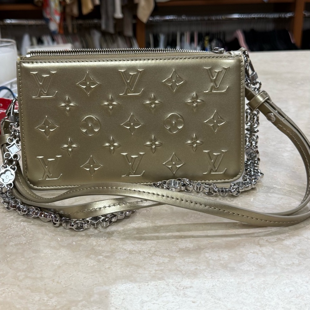 Louis Vuitton Lexington
Pochette Shoulder Bag